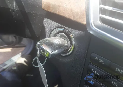 2013 Mercedes-Benz E 350 z USA, uszkodzony, nr VIN WDDHF5KB8DA701517